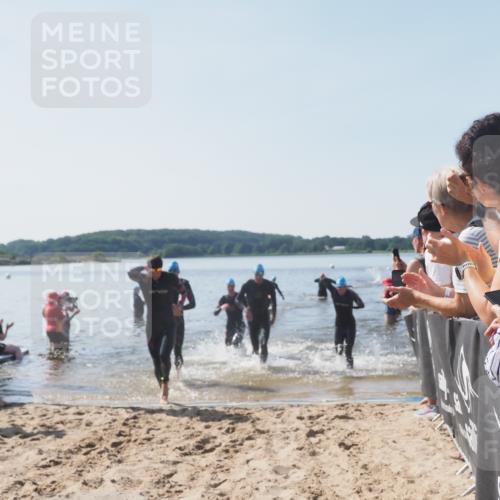 22.06.2025 - Viking Triathlon MichiJ http://msf.ph/oto/8063700 22.06.2025 10:25:53 Schwimmen 10, 49, 420, 455, 485, 544, 557, 642 meine-sportfotos.de