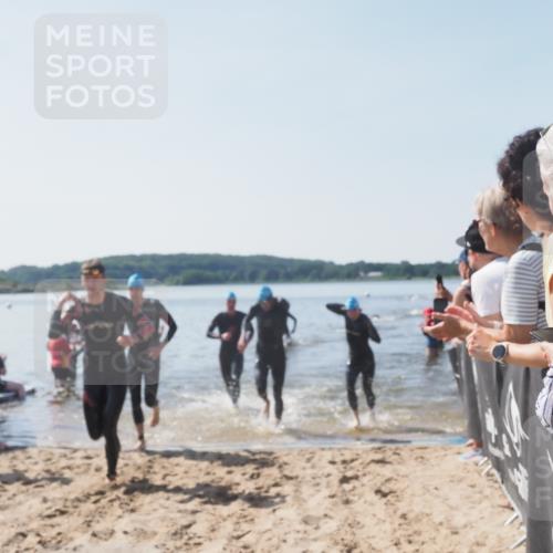 22.06.2025 - Viking Triathlon MichiJ http://msf.ph/oto/8063709 22.06.2025 10:25:54 Schwimmen 10, 49, 455, 485, 544, 557, 642 meine-sportfotos.de