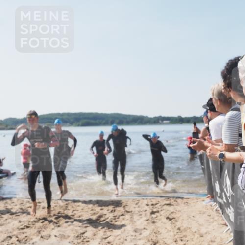 22.06.2025 - Viking Triathlon MichiJ http://msf.ph/oto/8063710 22.06.2025 10:25:54 Schwimmen 10, 49, 455, 485, 544, 557, 642 meine-sportfotos.de