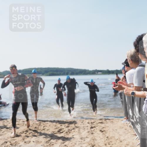 22.06.2025 - Viking Triathlon MichiJ http://msf.ph/oto/8063712 22.06.2025 10:25:54 Schwimmen 10, 49, 455, 485, 544, 557, 642 meine-sportfotos.de