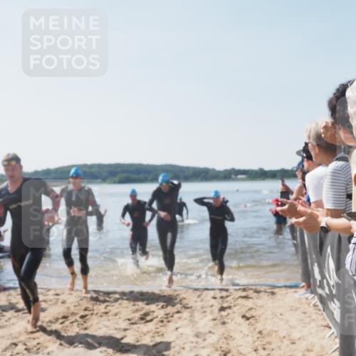 22.06.2025 - Viking Triathlon MichiJ http://msf.ph/oto/8063714 22.06.2025 10:25:54 Schwimmen 10, 49, 455, 485, 544, 557, 642 meine-sportfotos.de