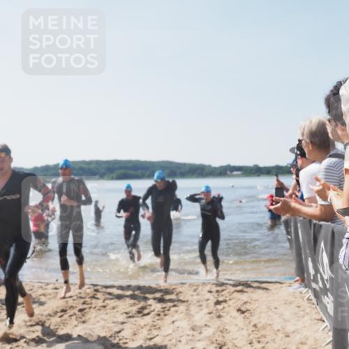 22.06.2025 - Viking Triathlon MichiJ http://msf.ph/oto/8063715 22.06.2025 10:25:54 Schwimmen 10, 49, 455, 485, 544, 557, 642 meine-sportfotos.de