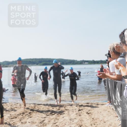 22.06.2025 - Viking Triathlon MichiJ http://msf.ph/oto/8063718 22.06.2025 10:25:54 Schwimmen 10, 49, 455, 485, 544, 557, 642 meine-sportfotos.de