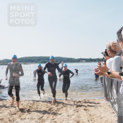 22.06.2025 - Viking Triathlon MichiJ http://msf.ph/oto/8063720 22.06.2025 10:25:55 Schwimmen 10, 49, 455, 485, 544, 557, 642 meine-sportfotos.de