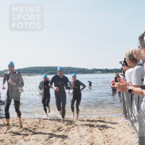 22.06.2025 - Viking Triathlon MichiJ http://msf.ph/oto/8063721 22.06.2025 10:25:55 Schwimmen 10, 49, 455, 485, 544, 557, 642 meine-sportfotos.de