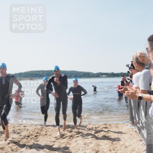 22.06.2025 - Viking Triathlon MichiJ http://msf.ph/oto/8063725 22.06.2025 10:25:55 Schwimmen 10, 49, 455, 485, 544, 557, 642 meine-sportfotos.de