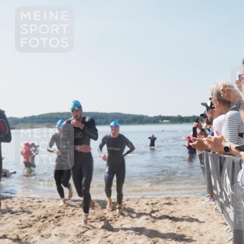 22.06.2025 - Viking Triathlon MichiJ http://msf.ph/oto/8063728 22.06.2025 10:25:56 Schwimmen 10, 49, 455, 485, 557, 642 meine-sportfotos.de