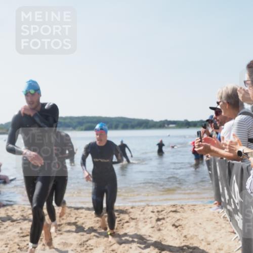 22.06.2025 - Viking Triathlon MichiJ http://msf.ph/oto/8063733 22.06.2025 10:25:56 Schwimmen 10, 49, 455, 485, 557, 642 meine-sportfotos.de