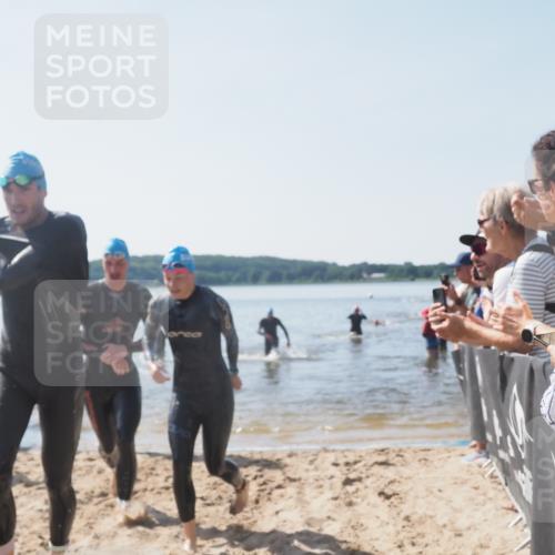 22.06.2025 - Viking Triathlon MichiJ http://msf.ph/oto/8063736 22.06.2025 10:25:56 Schwimmen 10, 49, 455, 485, 557, 642 meine-sportfotos.de
