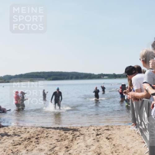 22.06.2025 - Viking Triathlon MichiJ http://msf.ph/oto/8063755 22.06.2025 10:26:01 Schwimmen 49, 617, 642 meine-sportfotos.de