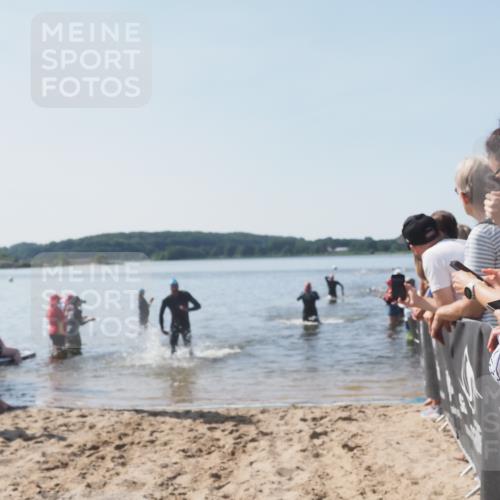 22.06.2025 - Viking Triathlon MichiJ http://msf.ph/oto/8063759 22.06.2025 10:26:01 Schwimmen 49, 617, 642 meine-sportfotos.de