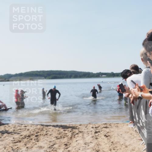 22.06.2025 - Viking Triathlon MichiJ http://msf.ph/oto/8063760 22.06.2025 10:26:02 Schwimmen 9, 49, 617, 642 meine-sportfotos.de