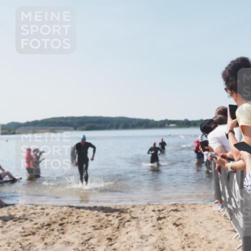 22.06.2025 - Viking Triathlon MichiJ http://msf.ph/oto/8063764 22.06.2025 10:26:02 Schwimmen 9, 49, 617, 642 meine-sportfotos.de