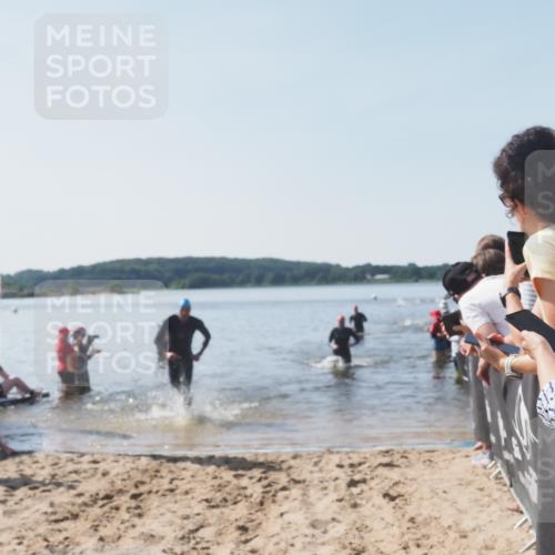 22.06.2025 - Viking Triathlon MichiJ http://msf.ph/oto/8063766 22.06.2025 10:26:02 Schwimmen 9, 49, 617, 642 meine-sportfotos.de