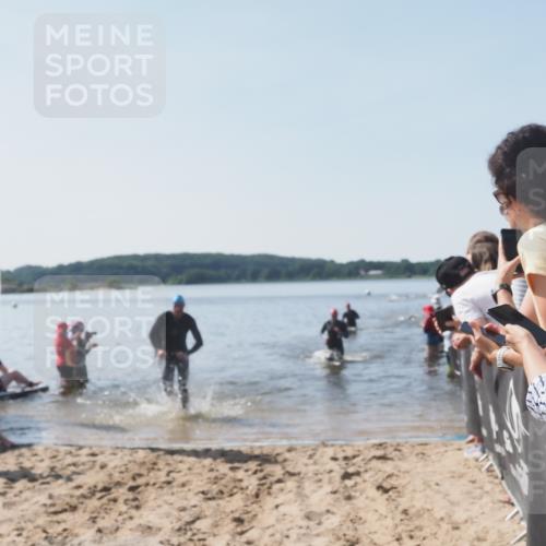 22.06.2025 - Viking Triathlon MichiJ http://msf.ph/oto/8063768 22.06.2025 10:26:03 Schwimmen 9, 49, 617, 642 meine-sportfotos.de