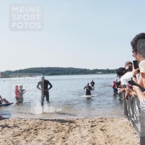 22.06.2025 - Viking Triathlon MichiJ http://msf.ph/oto/8063769 22.06.2025 10:26:03 Schwimmen 9, 49, 617, 642 meine-sportfotos.de