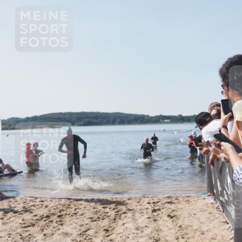 22.06.2025 - Viking Triathlon MichiJ http://msf.ph/oto/8063771 22.06.2025 10:26:03 Schwimmen 9, 49, 617, 642 meine-sportfotos.de