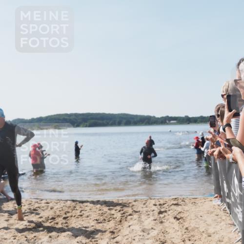 22.06.2025 - Viking Triathlon MichiJ http://msf.ph/oto/8063785 22.06.2025 10:26:05 Schwimmen 9, 49, 526, 617, 642 meine-sportfotos.de