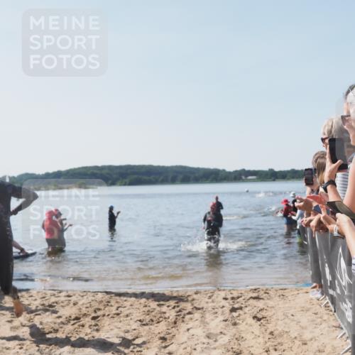 22.06.2025 - Viking Triathlon MichiJ http://msf.ph/oto/8063787 22.06.2025 10:26:05 Schwimmen 9, 49, 526, 617, 642 meine-sportfotos.de