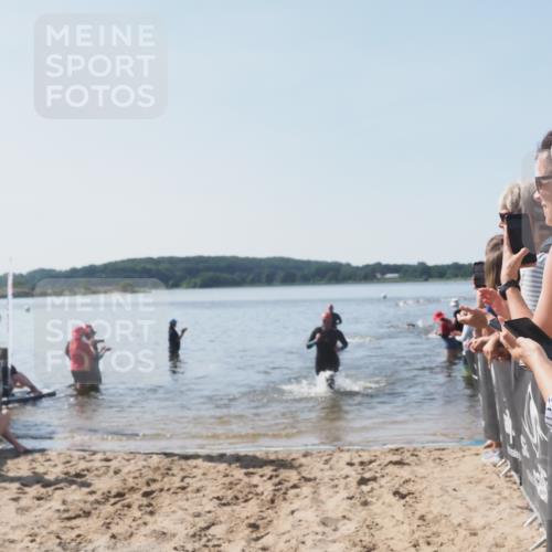 22.06.2025 - Viking Triathlon MichiJ http://msf.ph/oto/8063789 22.06.2025 10:26:05 Schwimmen 9, 49, 526, 617, 642 meine-sportfotos.de