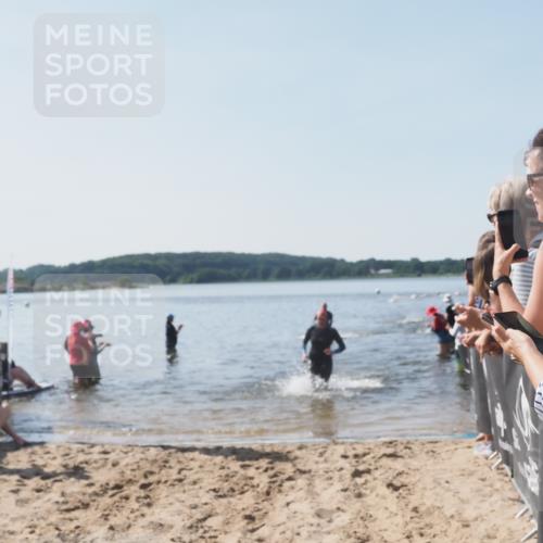 22.06.2025 - Viking Triathlon MichiJ http://msf.ph/oto/8063792 22.06.2025 10:26:06 Schwimmen 9, 49, 526, 617, 642 meine-sportfotos.de