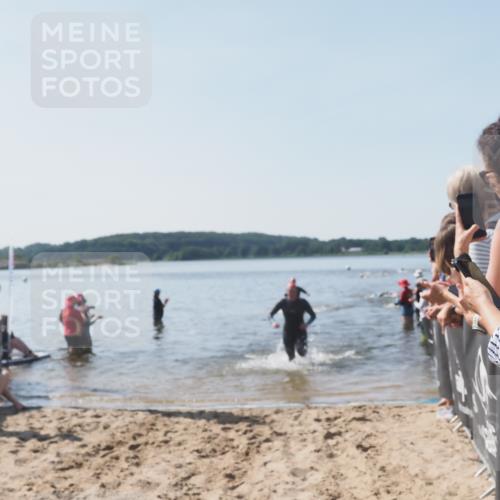 22.06.2025 - Viking Triathlon MichiJ http://msf.ph/oto/8063793 22.06.2025 10:26:06 Schwimmen 9, 49, 526, 617, 642 meine-sportfotos.de