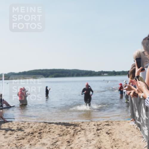 22.06.2025 - Viking Triathlon MichiJ http://msf.ph/oto/8063794 22.06.2025 10:26:06 Schwimmen 9, 49, 526, 617, 642 meine-sportfotos.de