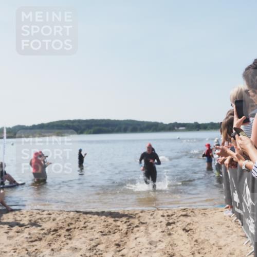 22.06.2025 - Viking Triathlon MichiJ http://msf.ph/oto/8063797 22.06.2025 10:26:07 Schwimmen 9, 49, 526, 617, 642 meine-sportfotos.de