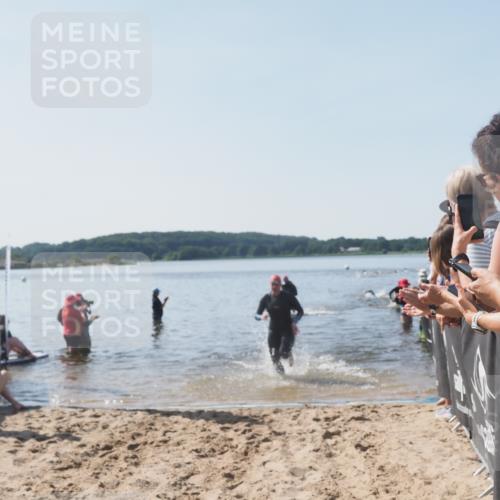 22.06.2025 - Viking Triathlon MichiJ http://msf.ph/oto/8063799 22.06.2025 10:26:07 Schwimmen 9, 49, 526, 617, 642 meine-sportfotos.de
