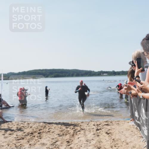 22.06.2025 - Viking Triathlon MichiJ http://msf.ph/oto/8063800 22.06.2025 10:26:07 Schwimmen 9, 49, 526, 617, 642 meine-sportfotos.de