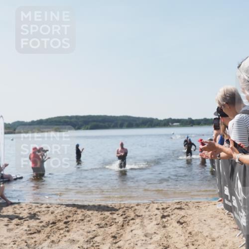 22.06.2025 - Viking Triathlon MichiJ http://msf.ph/oto/8063830 22.06.2025 10:26:11 Schwimmen 9, 526, 617 meine-sportfotos.de