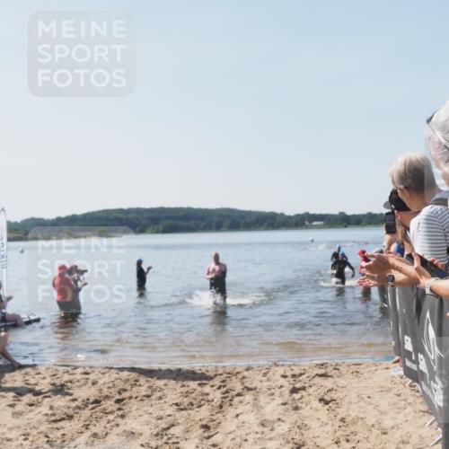 22.06.2025 - Viking Triathlon MichiJ http://msf.ph/oto/8063832 22.06.2025 10:26:11 Schwimmen 9, 526, 617 meine-sportfotos.de