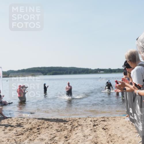22.06.2025 - Viking Triathlon MichiJ http://msf.ph/oto/8063834 22.06.2025 10:26:11 Schwimmen 9, 526, 617 meine-sportfotos.de