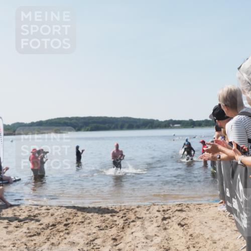 22.06.2025 - Viking Triathlon MichiJ http://msf.ph/oto/8063835 22.06.2025 10:26:12 Schwimmen 9, 526, 617 meine-sportfotos.de
