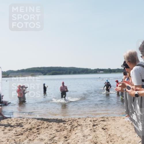22.06.2025 - Viking Triathlon MichiJ http://msf.ph/oto/8063840 22.06.2025 10:26:12 Schwimmen 9, 526, 617 meine-sportfotos.de
