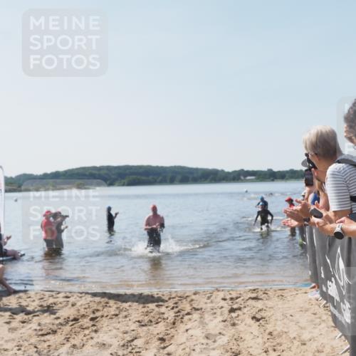 22.06.2025 - Viking Triathlon MichiJ http://msf.ph/oto/8063843 22.06.2025 10:26:13 Schwimmen 9, 526, 617 meine-sportfotos.de