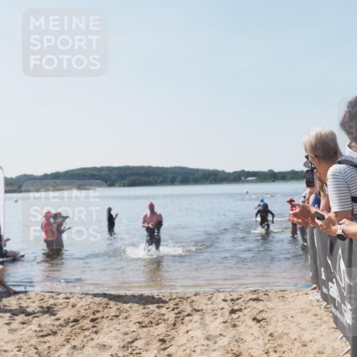 22.06.2025 - Viking Triathlon MichiJ http://msf.ph/oto/8063845 22.06.2025 10:26:13 Schwimmen 9, 526, 617 meine-sportfotos.de
