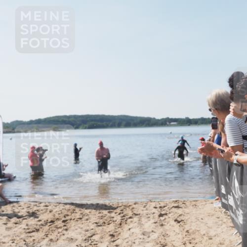 22.06.2025 - Viking Triathlon MichiJ http://msf.ph/oto/8063847 22.06.2025 10:26:13 Schwimmen 9, 526, 617 meine-sportfotos.de