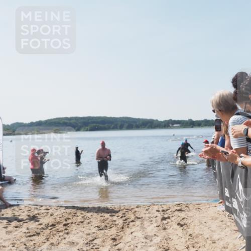 22.06.2025 - Viking Triathlon MichiJ http://msf.ph/oto/8063848 22.06.2025 10:26:13 Schwimmen 9, 526, 617 meine-sportfotos.de
