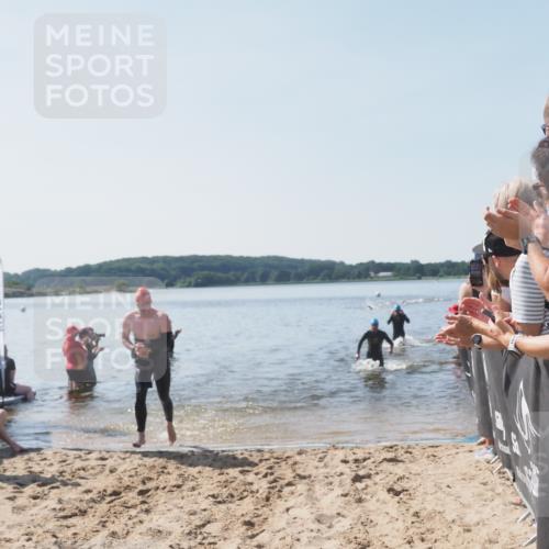 22.06.2025 - Viking Triathlon MichiJ http://msf.ph/oto/8063862 22.06.2025 10:26:15 Schwimmen 9, 526, 617 meine-sportfotos.de