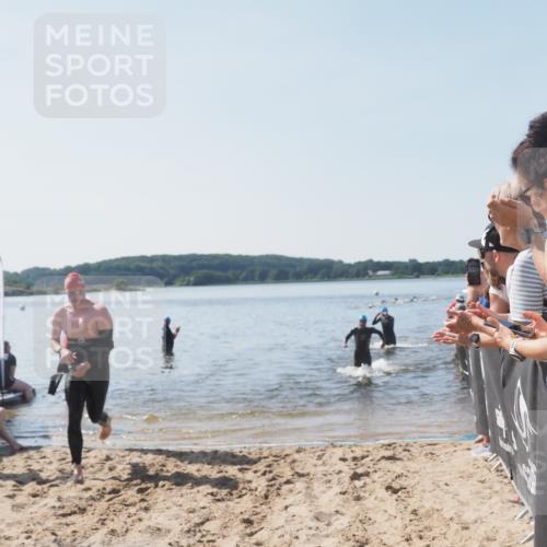 22.06.2025 - Viking Triathlon MichiJ http://msf.ph/oto/8063867 22.06.2025 10:26:15 Schwimmen 9, 526, 617 meine-sportfotos.de
