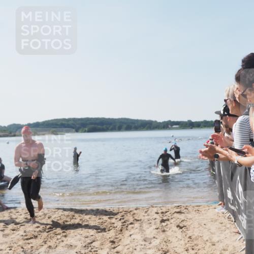22.06.2025 - Viking Triathlon MichiJ http://msf.ph/oto/8063869 22.06.2025 10:26:16 Schwimmen 9, 526, 617 meine-sportfotos.de