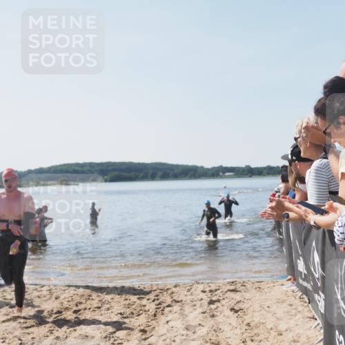22.06.2025 - Viking Triathlon MichiJ http://msf.ph/oto/8063872 22.06.2025 10:26:16 Schwimmen 9, 526, 617 meine-sportfotos.de