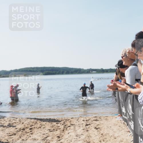 22.06.2025 - Viking Triathlon MichiJ http://msf.ph/oto/8063875 22.06.2025 10:26:16 Schwimmen 9, 526, 617 meine-sportfotos.de