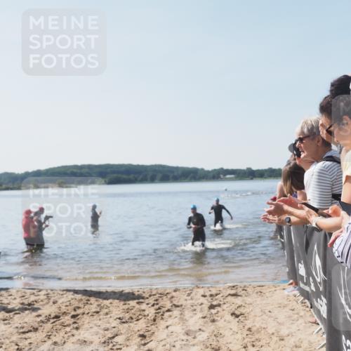 22.06.2025 - Viking Triathlon MichiJ http://msf.ph/oto/8063878 22.06.2025 10:26:17 Schwimmen 9, 526, 617 meine-sportfotos.de