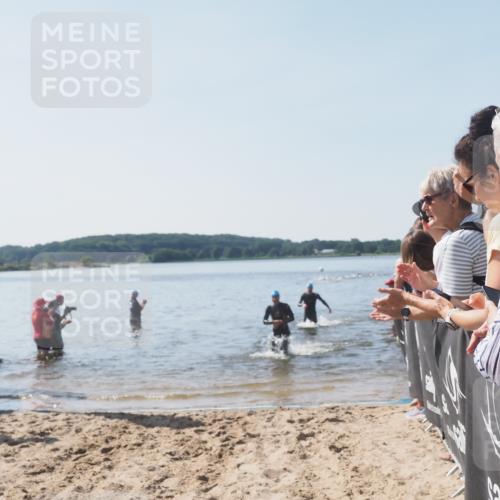 22.06.2025 - Viking Triathlon MichiJ http://msf.ph/oto/8063880 22.06.2025 10:26:17 Schwimmen 9, 526, 617 meine-sportfotos.de