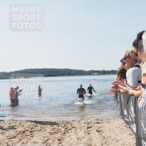 22.06.2025 - Viking Triathlon MichiJ http://msf.ph/oto/8063881 22.06.2025 10:26:17 Schwimmen 9, 526, 617 meine-sportfotos.de