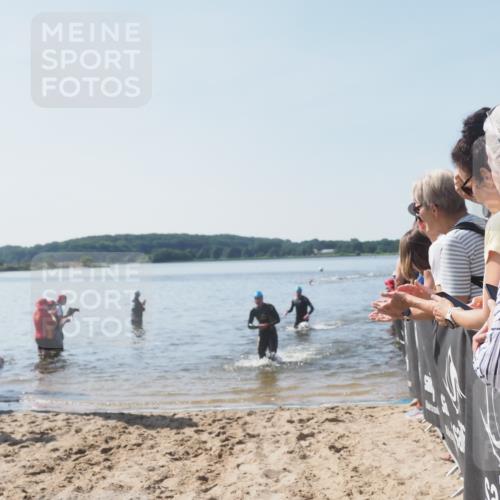 22.06.2025 - Viking Triathlon MichiJ http://msf.ph/oto/8063885 22.06.2025 10:26:18 Schwimmen 9, 526, 617 meine-sportfotos.de