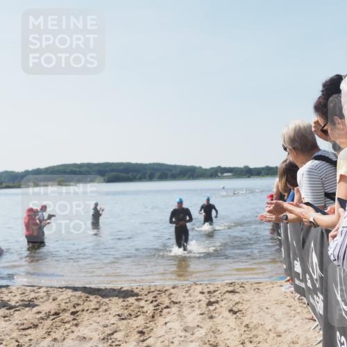 22.06.2025 - Viking Triathlon MichiJ http://msf.ph/oto/8063888 22.06.2025 10:26:18 Schwimmen 9, 526, 617 meine-sportfotos.de