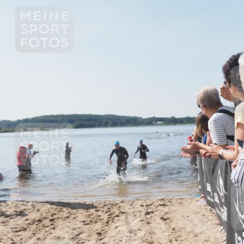 22.06.2025 - Viking Triathlon MichiJ http://msf.ph/oto/8063893 22.06.2025 10:26:18 Schwimmen 9, 526, 617 meine-sportfotos.de